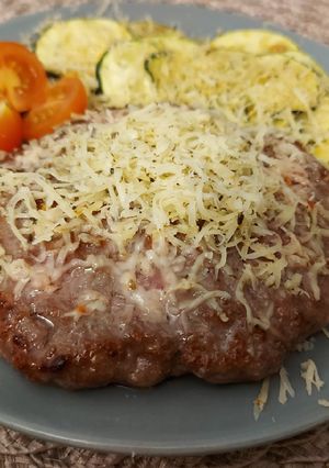 Una foto de Keto: Hamburguesa mediterránea