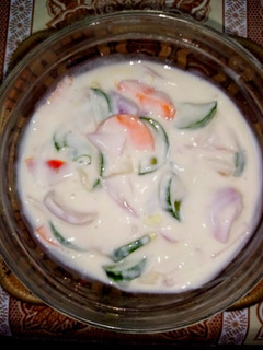 A picture of Salad with yohurt.