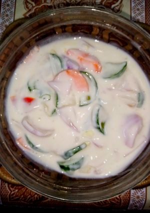 A picture of Salad with yohurt.