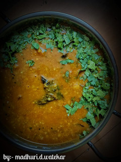 डाळ वांग (daal vang recipe in marathi) रेसिपी चे मुख्य फोटो