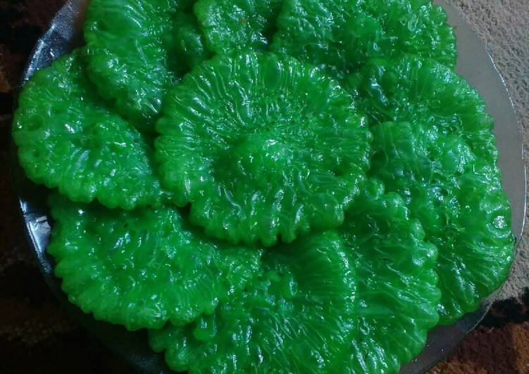 Kue cucur hijau pandan