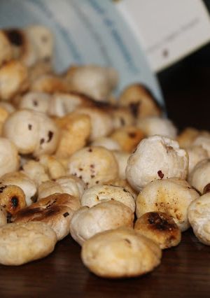 A picture of Fried Phool Makhana / desi popcorn.