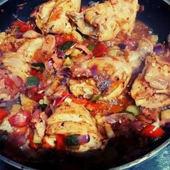 A picture of Chicken and Veggies in a Pan.