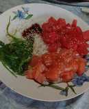 Poke de salmón con wakame y fruta
