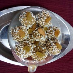 A picture of Bottle gourd ladoo.