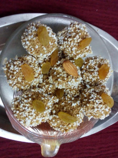 A picture of Bottle gourd ladoo.