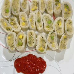 A picture of Boiled suji moong dal rolls.