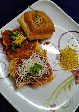 મસાલા પાઉં (Masala Pav Recipe In Gujarati) રેસીપી મુખ્ય ફોટો