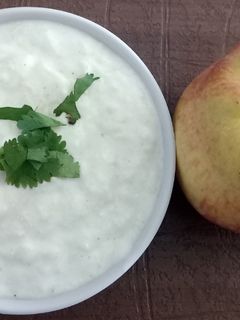 એપલ રાઇતું (Apple Raita Recipe In Gujarati) રેસીપી મુખ્ય ફોટો