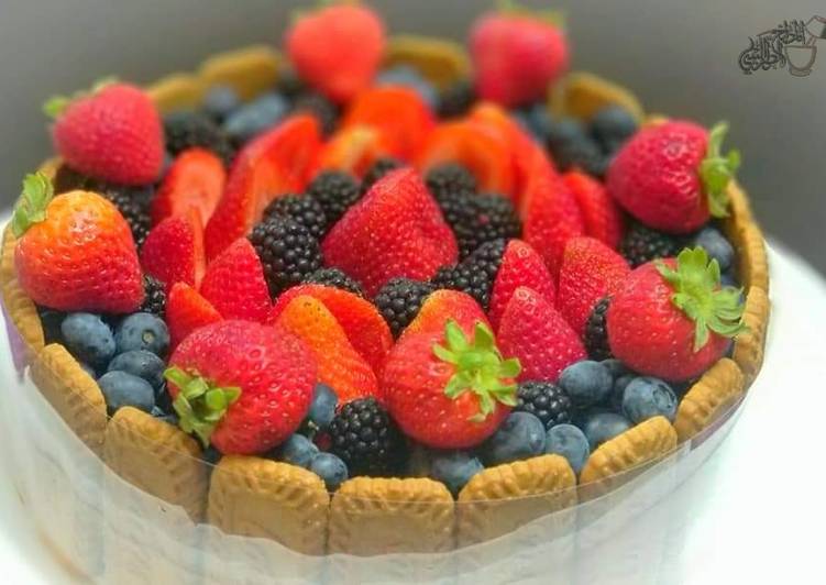 Fruits and Lotus biscuits cheesecake
