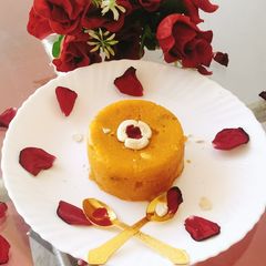 A picture of Sooji ka halwa semolina kesari.