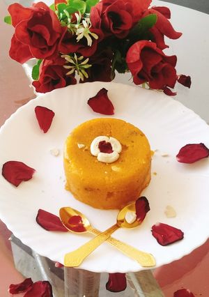 A picture of Sooji ka halwa semolina kesari.