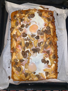 Una foto de Pizza integral con pollo y más cosas