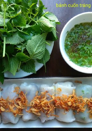 Hình của món Bánh cuốn tráng chảo.