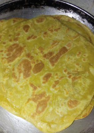 A picture of Turmeric chapatis.