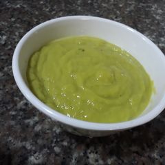 A picture of Avacado and apple smoothie.