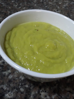 A picture of Avacado and apple smoothie.