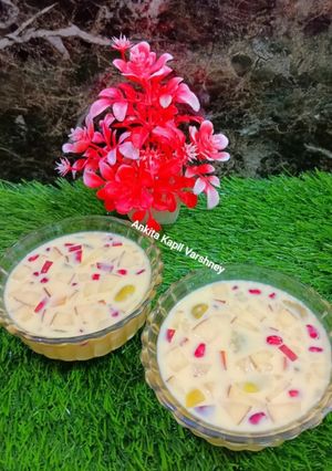 A picture of Fruit Custard.