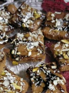 चोको ड्राई फ्रूट बर्फी (Choco dry fruits barfee recipe in hindi) रेसिपी मुख्य फोटो