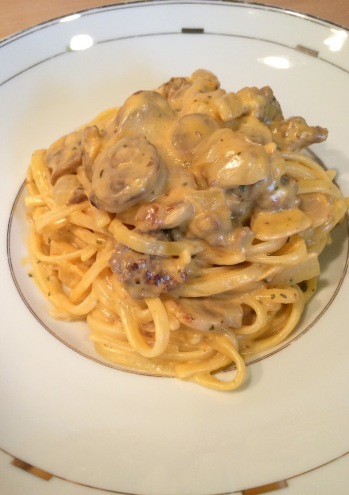 Una foto de Espagueti al huevo con salsa napolitana