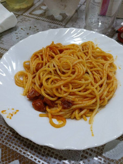 Una foto de Spaghetti con tomate y chorizo