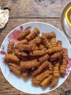 সুজির স্ন্যাকস(sujir snscks recipe in Bengali) রেসিপির প্রধান ছবি