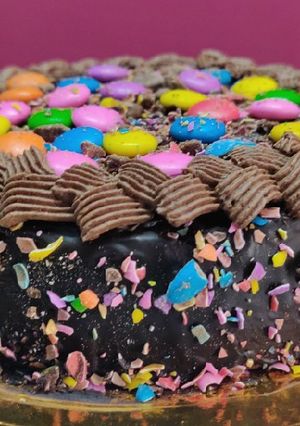 चॉकलेट गनाश केक (Chocolate ganache cake recipe in hindi) रेसिपी मुख्य फोटो