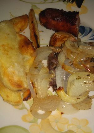 Una foto de Entraña al horno con papas! 🌯🍛🥗🍷