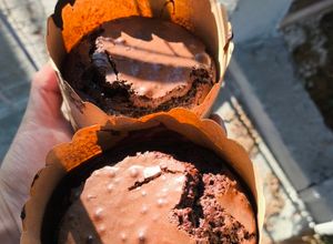 Una foto de Brownietone o brownie panettone