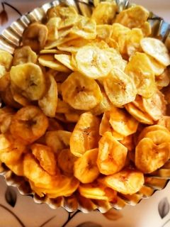 बनाना चिप्स (banana chips recipe in marathi) रेसिपी चे मुख्य फोटो