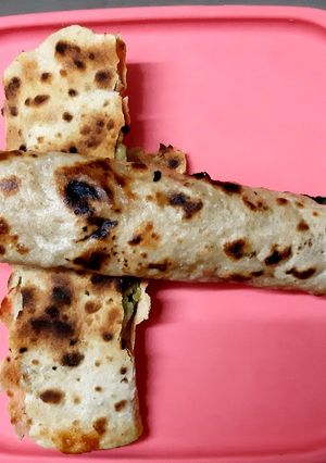 लेफ्ट ओवर रोटी रोल रेसिपी मुख्य फोटो