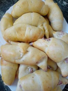 Sonkás, tejfölös kifli recept fotója