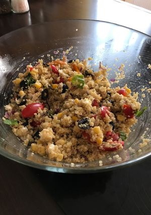 Quinoa saláta görögösen recept fotója