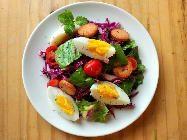 Cara Simple Menyiapkan Resep  Salad rumahan - simple dressing yang Lezat, Menggugah Selera