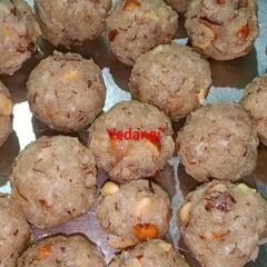 A picture of Coconut Ladoos.