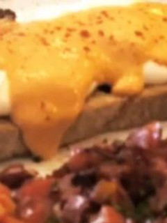 Foto de Ovo Benedict em Tosta