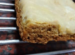 Una foto de Lingotes de pera y avena (budín)
