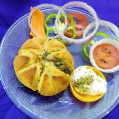 A picture of Cheesy Spinach Bun.