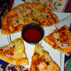 A picture of Chicken spicy pizza.