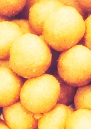 मगज लड्डू (magaj ladoo recipe in Hindi) रेसिपी मुख्य फोटो