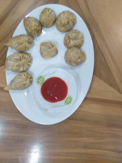 વેજ મોમોસ(Veg Momos Recipe in Gujarati) રેસીપી મુખ્ય ફોટો