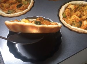 Una foto de Mini tartas con tapas de empanadas