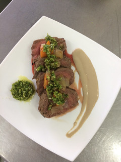 Una foto de Roast Beef con Salsa de Anchoas y Gremolata