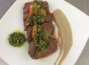Una foto de Roast Beef con Salsa de Anchoas y Gremolata