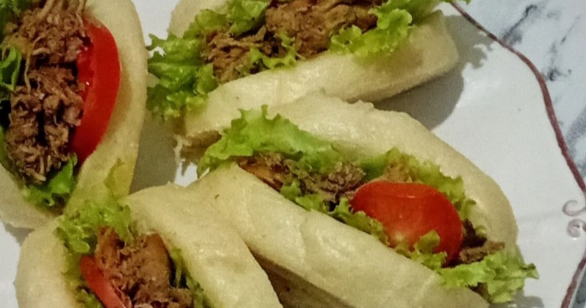 Roti Kukus Pontianak Isi Rendang Ayam Suwir