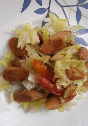 চিকেন সসেজ স‍্যালাড (Chicken sausages salad recipe in Bengali) রেসিপির প্রধান ছবি