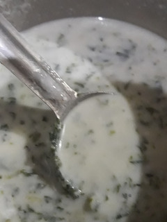 बथुआ का रायता (bathua ka raita recipe in Hindi) रेसिपी मुख्य फोटो