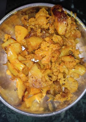 आलू गोभी (aloo gobi recipe in Hindi) रेसिपी मुख्य फोटो