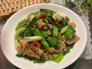 炸豆皮炒蒜苗