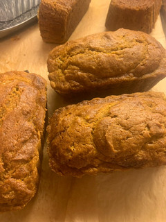 A picture of Mini Pumpkin Bread.